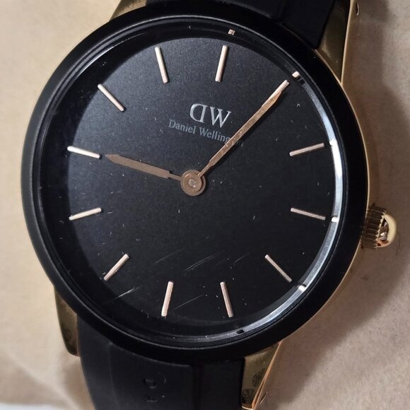 DANIEL WELLINGTON Iconic Motion 32 mm Watch Rose Gold Rubber Strap - Picture 1 of 16